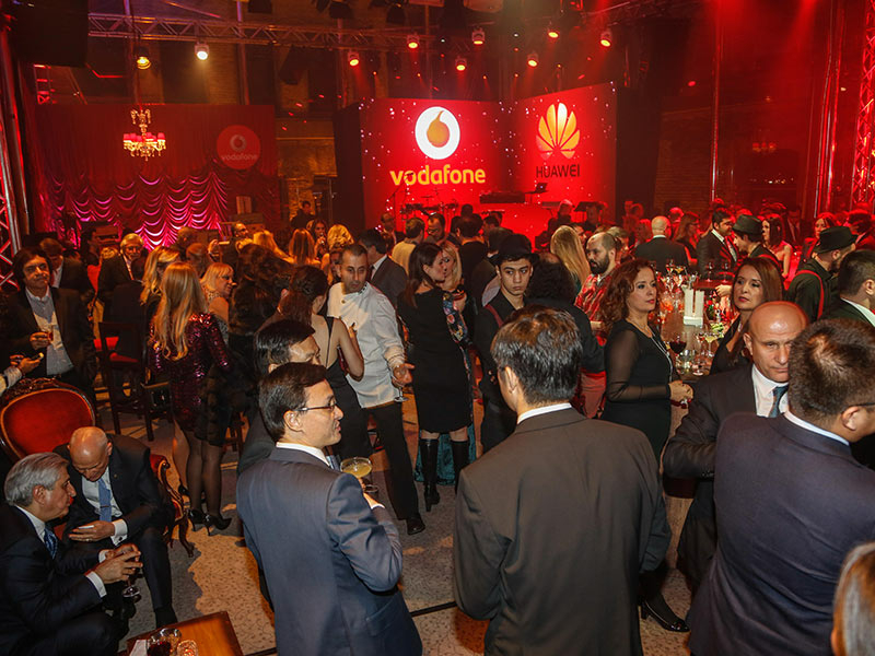 Vodafone ve Huawei'nin yılbaşı partisine ünlü akını - Resim : 1