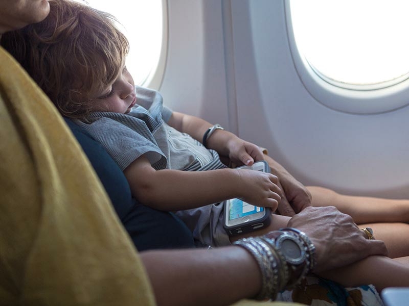 Bebekle ve çocukla uçak yolculuğunun püf noktaları - Resim : 1
